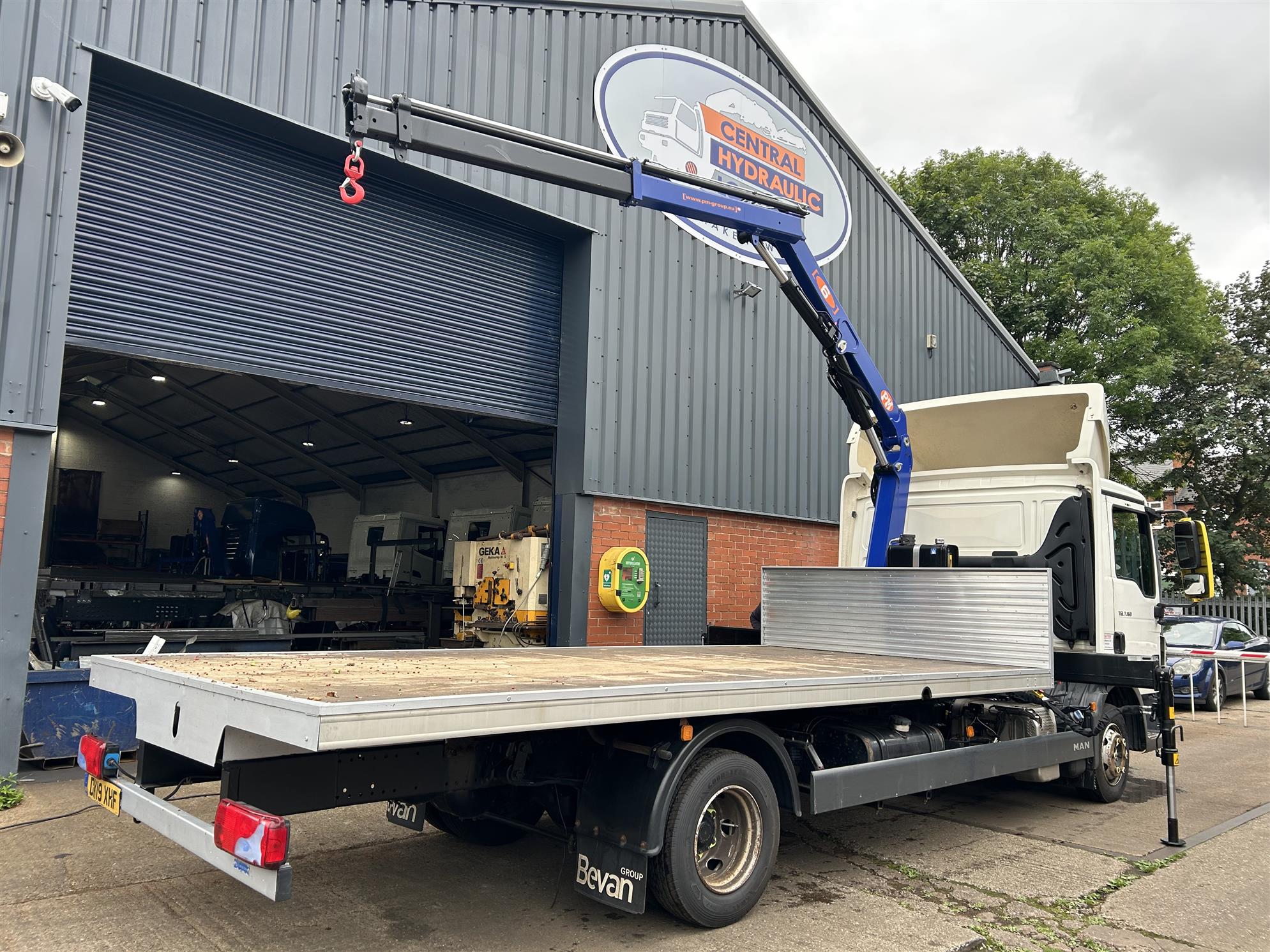 MAN TGL 7.5 tonne with NEW PM6022 Hiab Crane, New Flat Body, MOT ready for work img