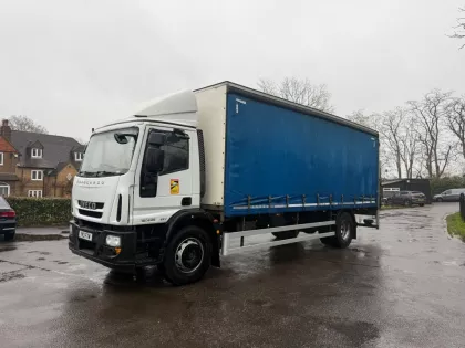 2013 (13) IVECO EUROCARGO 180E25 18 TONNE CURTAINSIDER WITH COLUMN TAILLIFT img