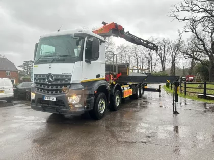 2018 (18) MERCEDES-BENZ AROCS 3240 8X4 WITH REMOTE CONTROLLED PALFINGER PK50002 CRANE img