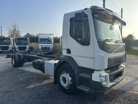 Volvo FL250 18 Tonne Chassis Cab img