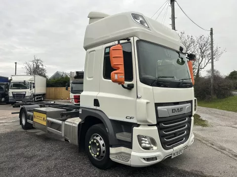 DAF CF370 18 Tonne Chasssis Cab img