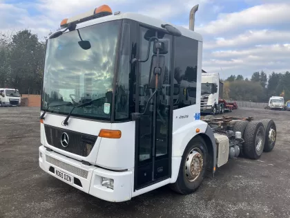 2010 Mercedes-Benz Trucks Econic Chassis cab img