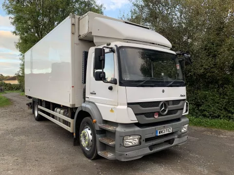 2013 Mercedes-Benz Trucks 1800 Series Temperature controlled img