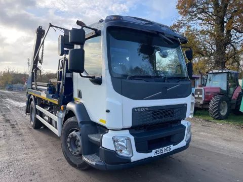 2015 Volvo FL250 Skip vehicle img
