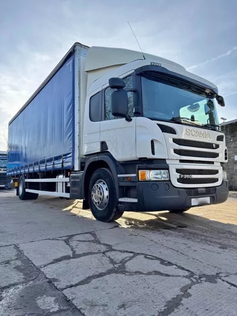 2018 (18) Scania P250 Sleeper 18 Tonnes Curtain Sider img