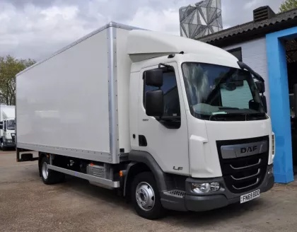 DAF LF 180 - 7.5 TON GVW BOX VAN WITH COLUMN TAIL LIFT - EURO 6 - R169 img