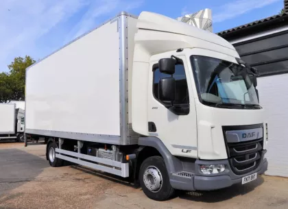 DAF LF 210 - 12 TON GVW - BOX COLUMN TAIL LIFT - EURO 6 - R102 img