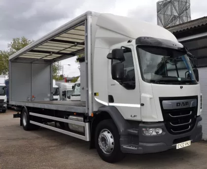 DAF LF 260 - 18 TON GWW CURTAINSIDER WITH T AWAY T LIFT - EURO 6 - R166 img