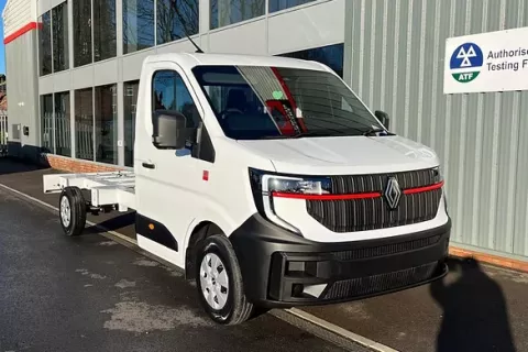 Renault Master L3 Chassis Cab RED Edition img