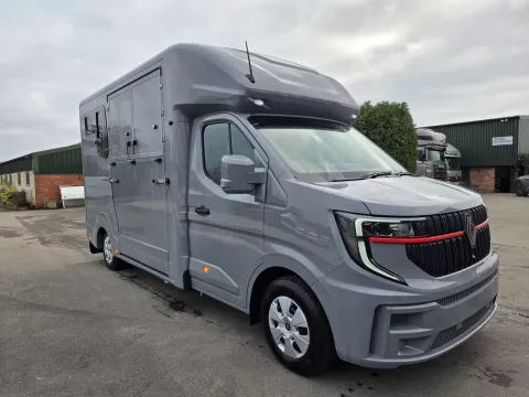 Renault Master 4 Horsebox img
