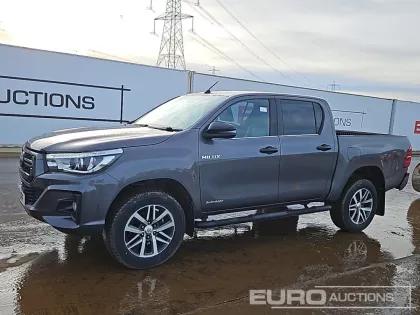 2020 Toyota Hilux Invincible X img