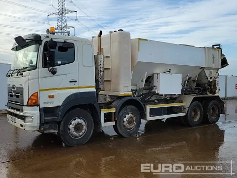 2013 Hino 700 3241 img