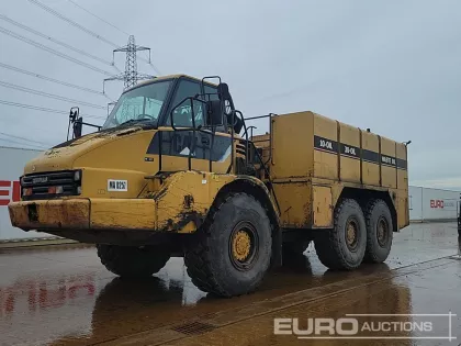 CAT 6x6 Articulated Service Truck, Reverse Camera img