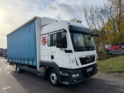 2016 MAN TGL Curtainside Truck img