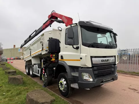 DAF CF 450 2022 (72) EURO 6, DAY CAB, 8X4 TIPPER C W FOLD AWAY FASSI F175 CRANE img