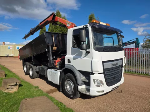 DAF CF 330 2014 (64) EURO 6, 6X2 REAR LIFT AXLE TIPPER GRAB, PALFINGER PK13001 REMOTE CRANE img