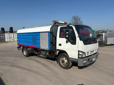 2007 Isuzu NQR Tanker img