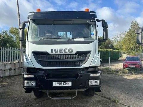 IVECO TRAKKER 8X4 HOOK LOADER img
