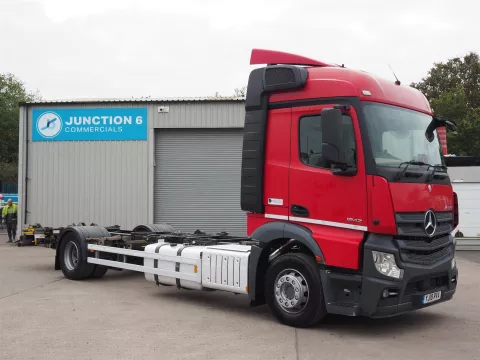 2019,19 reg Mercedes-Benz Actros 1842LS Streamspace 25 Foot Demount Drawbar Chassis Cab img