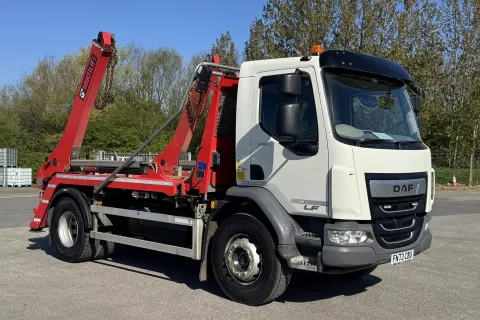 DAF LF260 4X2 18T Skiploader – FN73CBU img