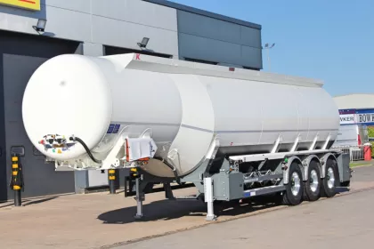 2026 KASSBOHRER 3 AXLE AVATION SPEC OIL TANKER img