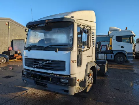 2004 VOLVO FL6 - Breaking & Parts img