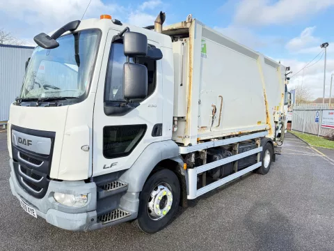 DAF LF 230 16t Auto – Farid Rear End Loader Refuse Body – Dec 2019 (69) img