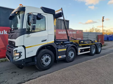 2023 VOLVO 8X4 FMX 420HP 32,000kgs TIPPER SPEC, DAY CAB img