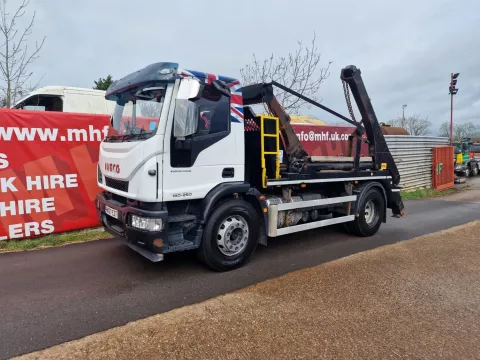2017 IVECO 18.250, 4x2, 18,000kgs GVW, Skip Loader img
