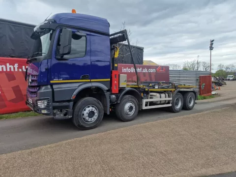 2018 Mercedes Arocs 3245 EURO 6 BLUETEC 8x4 XL sleeper cab img