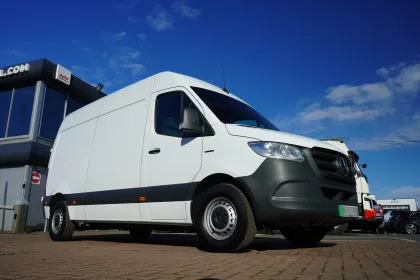 2022 Mercedes-Benz eSprinter Progressive Van img