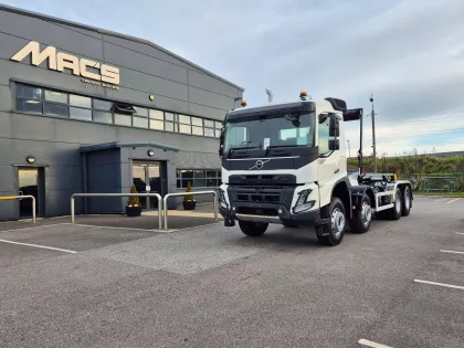 2025 Volvo FMX Hook loader img