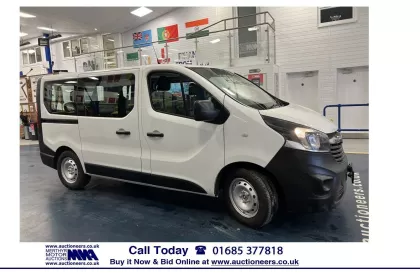 2016 Vauxhall Vivaro Minibus img