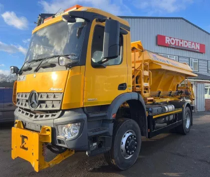 2017 Mercedes-Benz Arocs Gritter Truck img