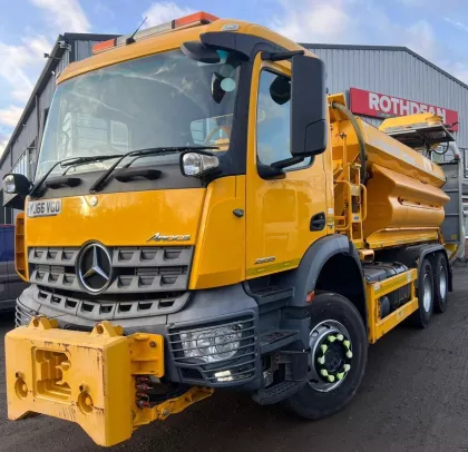 2016 Mercedes-Benz Arocs Gritter Truck img