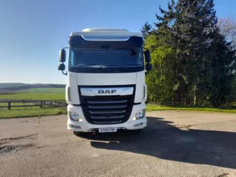 Choice of 2019 DAF XF450 FTG Space Cab Units img