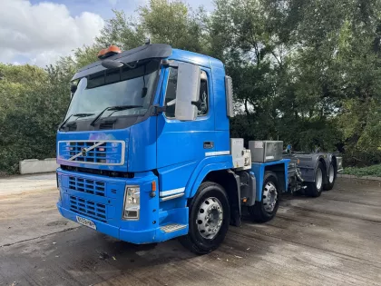 2009 Volvo fm 400 8x4 chassis cab img