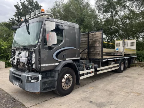 2012 Renault premium 6x2 flatbed img