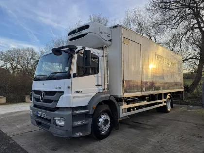 2013 Mercedes Axor 1824 fridge img