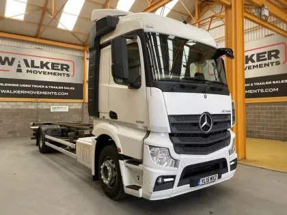 MERCEDES BENZ ACTROS 1835 *EURO 6* 4X2, DRAWBAR SPEC 18 TONNE CHASSIS CAB DEMOUNT – 2015 – YL15 MXZ img