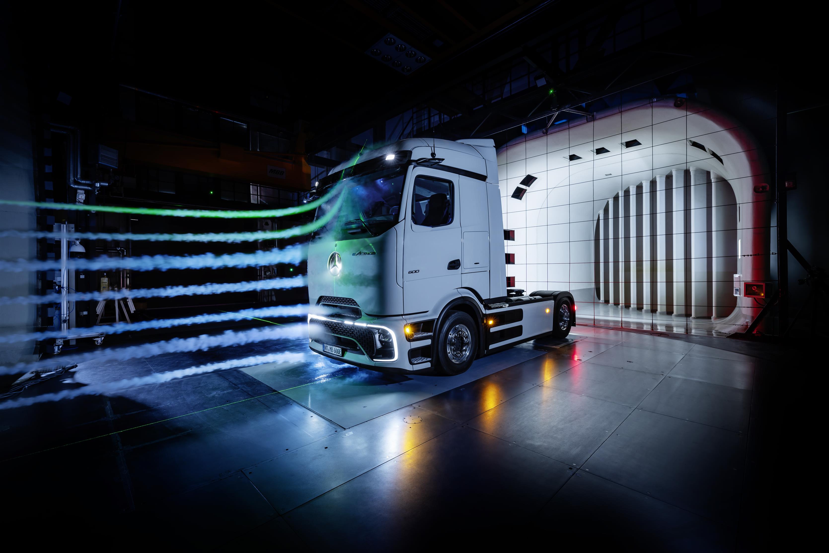 The arrival of the recently launched eActros 600 tractor unit. - News -  Commercial Motor
