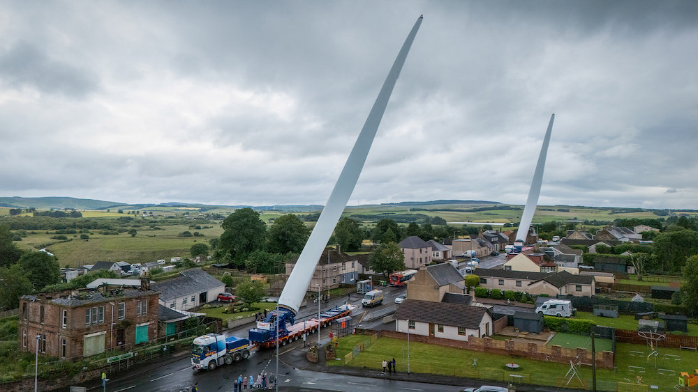 Dual Blade Lifters Deliver 80m Blades to Sanquhar II Wind Farm_1