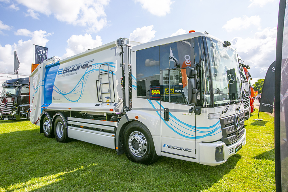 Three UK premieres for Daimler Trucks at Road Transport Expo Road