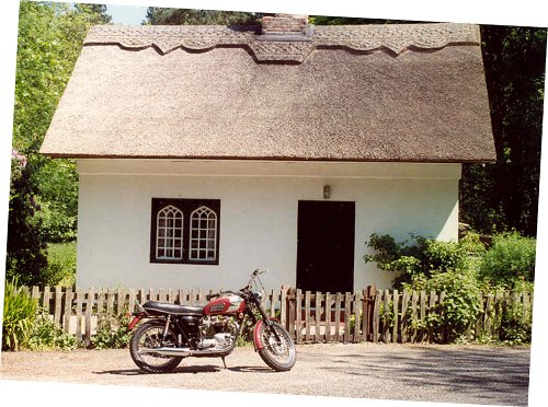 Nothing horizontal lines up in this picture. The roof, cottage, fence and road are all at different angles. Sorry. There was supposed to be a caption about Olde England in here...