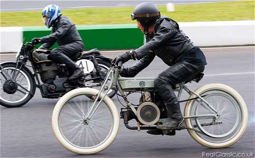 ABC and Velo turn in to the hairpin at Mallory. Much more interesting than the CR700?...