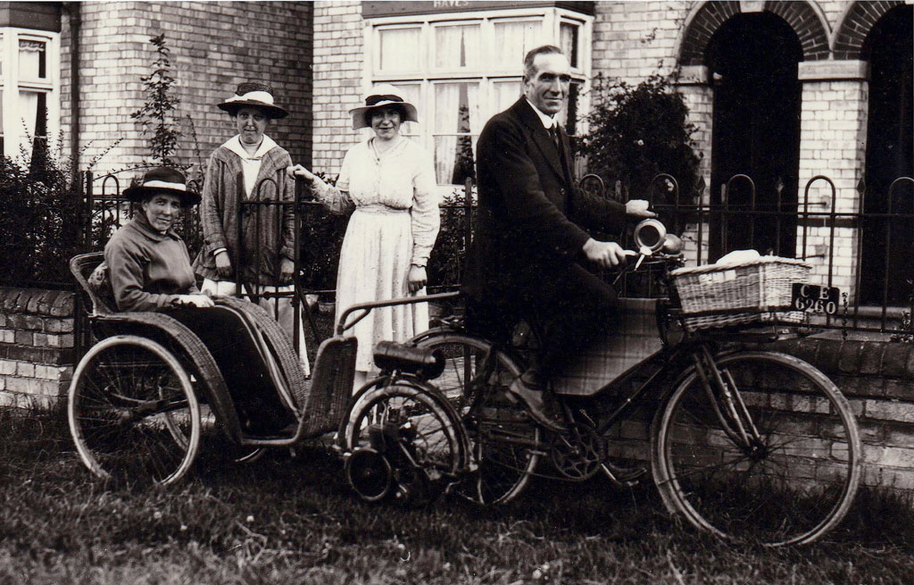 Wall Autowheel with trailer, photographed at Cambridge. One imagines those pedals saw plenty of use.
