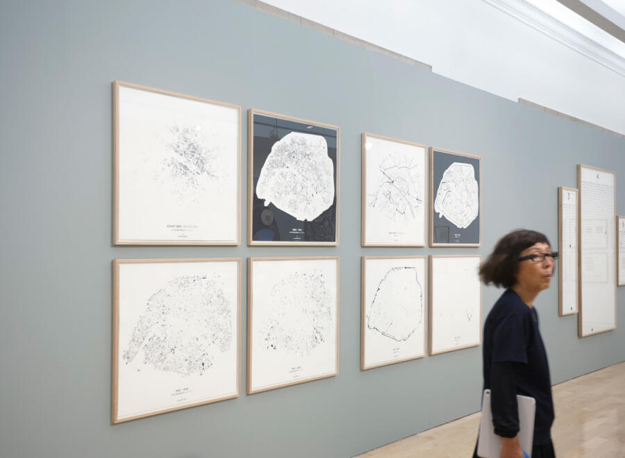 SLIDE_Com_Lan_ChicagoBienal_C-JulienLanoo_20170915-108358