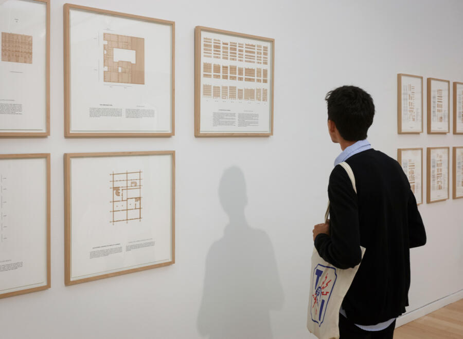 SLIDE_Com_Lan_ChicagoBienal_C-JulienLanoo_20170915-108431-copy