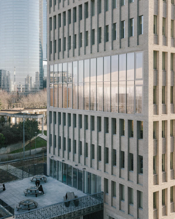 26-LAN-Institut-Leonard-de-Vinci-Nanterre-Charly-Broyez