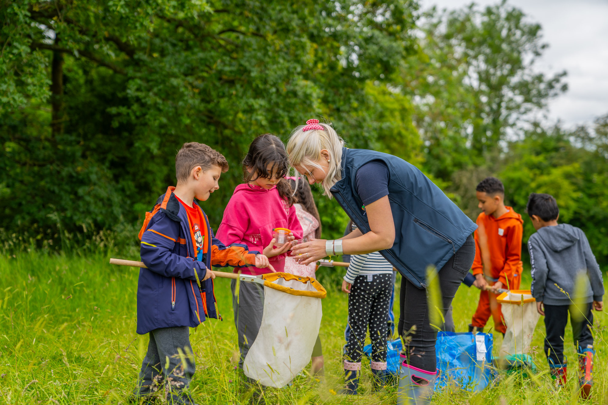 https://s3-eu-west-1.amazonaws.com/leaf-website/Final-Edit-LEAF-School-Farm-Visit-18-June-24-for-web-03834.jpg